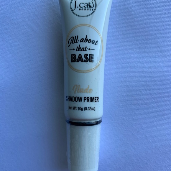 Eyeshadow primer set one shimmer and one nude. - Picture 3 of 4